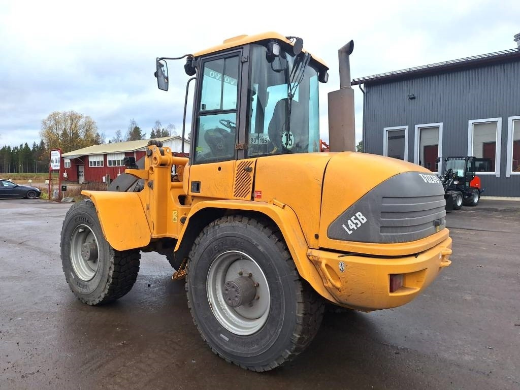 Volvo L45B -HYVÄT RENKAAT- - Máy xúc lật bánh lốp: hình 2 Volvo L45B -HYVÄT RENKAAT- - Máy xúc lật bánh lốp: hình 2