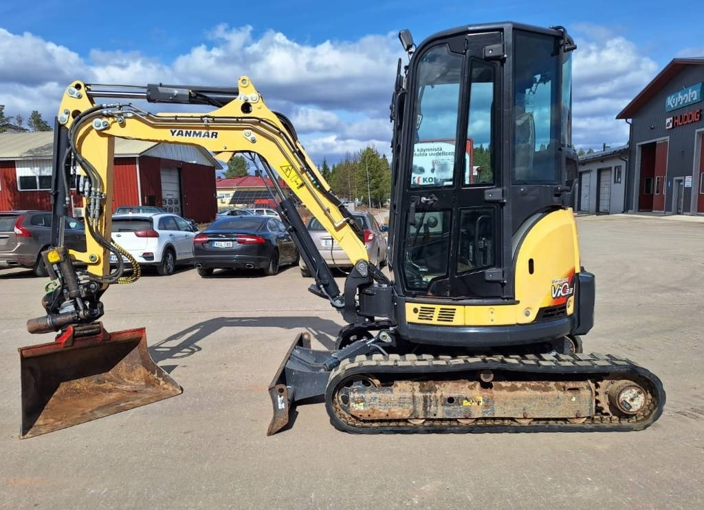 Yanmar ViO33-U PYÖRITTÄJÄLLÄ - Máy xúc mini: hình 1 Yanmar ViO33-U PYÖRITTÄJÄLLÄ - Máy xúc mini: hình 1