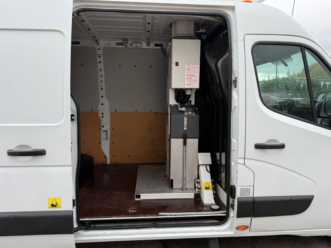 Renault Master. France Elévateur 12m. Klima. Kamera. - Nền bục trên không gắn trên xe tải: hình 5 Renault Master. France Elévateur 12m. Klima. Kamera. - Nền bục trên không gắn trên xe tải: hình 5