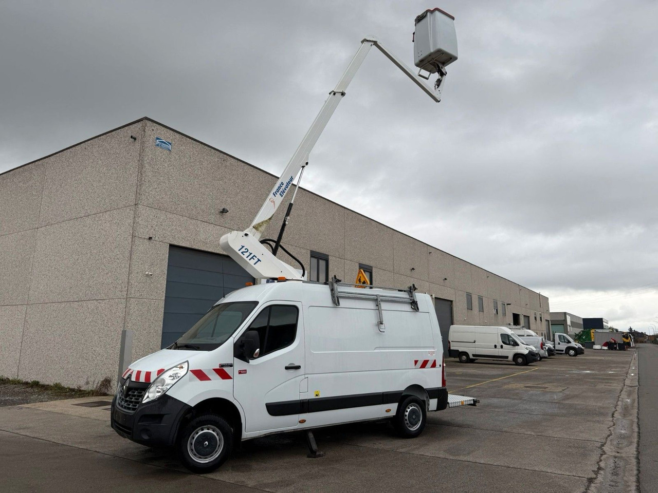 Renault Master. France Elévateur 12m. Klima. Kamera. - Nền bục trên không gắn trên xe tải: hình 1 Renault Master. France Elévateur 12m. Klima. Kamera. - Nền bục trên không gắn trên xe tải: hình 1