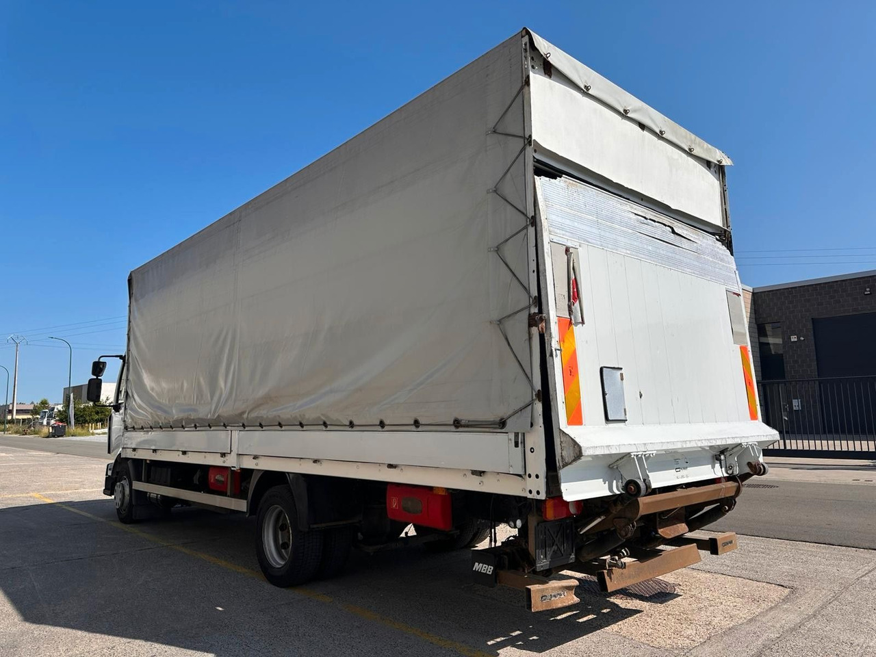 Renault Midlum dXi220-12. Klima. - Xe tải thùng mui bạt: hình 5 Renault Midlum dXi220-12. Klima. - Xe tải thùng mui bạt: hình 5