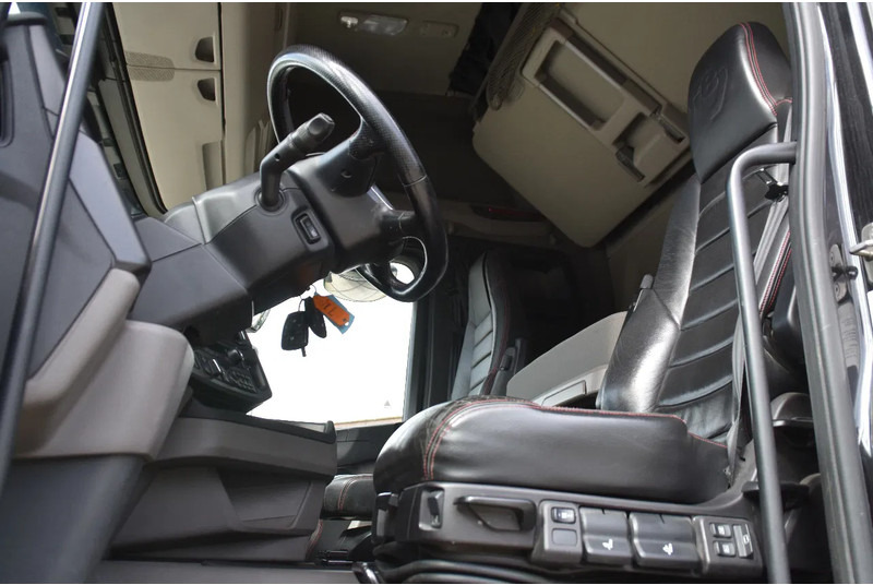 Scania R520 V8 NGS 6x2/4 - 701 TKM - NAVI - LEATHER SEATS - ALCOA'S - LED LIGHTS - TOP CONDITION - - Xe đầu kéo: hình 4 Scania R520 V8 NGS 6x2/4 - 701 TKM - NAVI - LEATHER SEATS - ALCOA'S - LED LIGHTS - TOP CONDITION - - Xe đầu kéo: hình 4