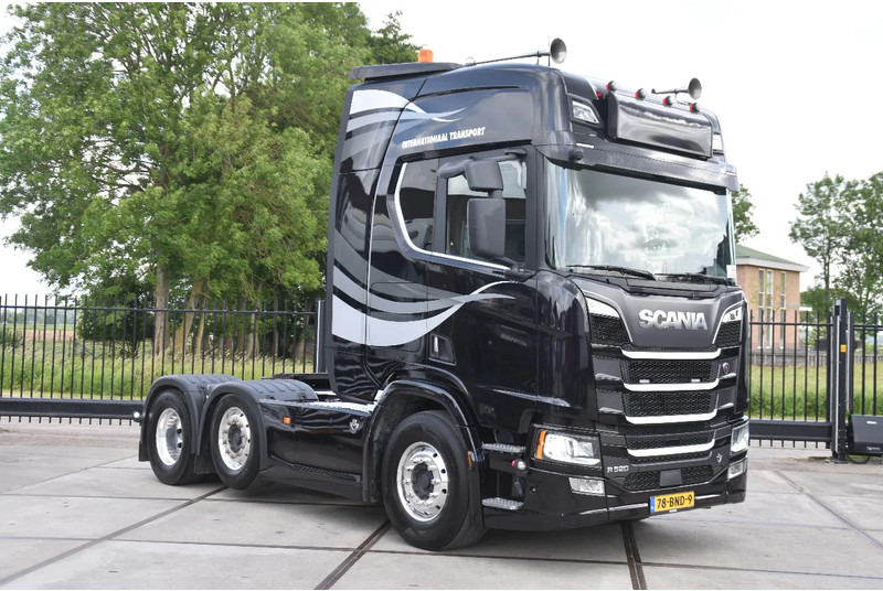 Scania R520 V8 NGS 6x2/4 - 701 TKM - NAVI - LEATHER SEATS - ALCOA'S - LED LIGHTS - TOP CONDITION - - Xe đầu kéo: hình 1 Scania R520 V8 NGS 6x2/4 - 701 TKM - NAVI - LEATHER SEATS - ALCOA'S - LED LIGHTS - TOP CONDITION - - Xe đầu kéo: hình 1