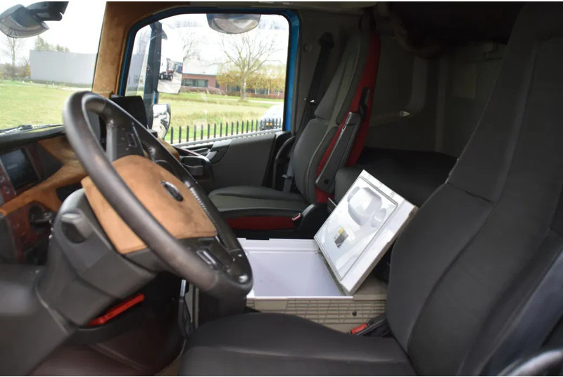 Volvo FH 540 Globe 6x2/4 - 633 TKM - HYDRAULICS - PTO - 2 BEDS - XENON - GOOD CONDITION - - Xe đầu kéo: hình 5 Volvo FH 540 Globe 6x2/4 - 633 TKM - HYDRAULICS - PTO - 2 BEDS - XENON - GOOD CONDITION - - Xe đầu kéo: hình 5