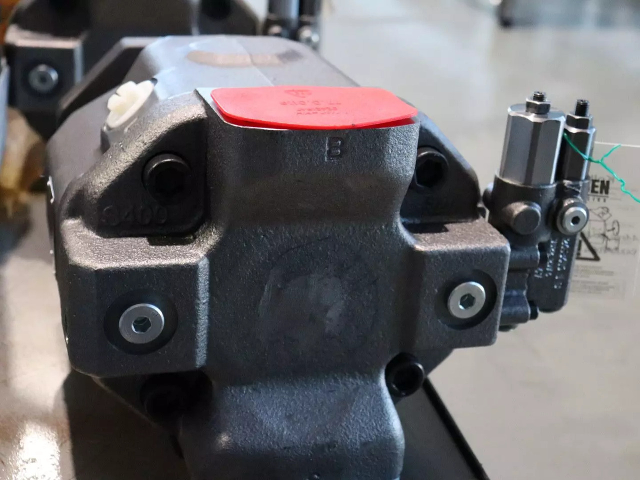 REXROTH A10VO100DFR/31L-VSC62N00 - Bơm thủy lực cho Thiết bị xử lý vật liệu: hình 2 REXROTH A10VO100DFR/31L-VSC62N00 - Bơm thủy lực cho Thiết bị xử lý vật liệu: hình 2