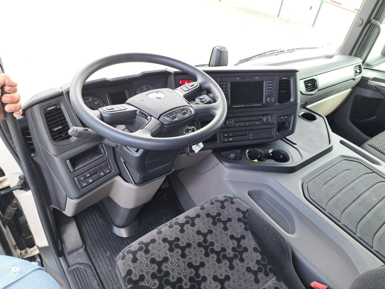 SCANIA SCANIA P280 4x2 Fourgon Hayon - Xe tải khung gầm: hình 2 SCANIA SCANIA P280 4x2 Fourgon Hayon - Xe tải khung gầm: hình 2