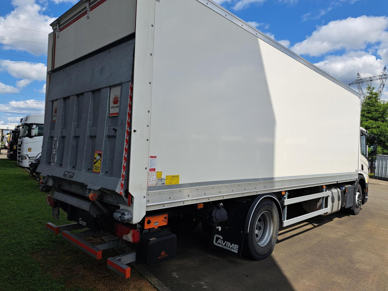SCANIA SCANIA P280 4x2 Fourgon Hayon - Xe tải khung gầm: hình 5 SCANIA SCANIA P280 4x2 Fourgon Hayon - Xe tải khung gầm: hình 5