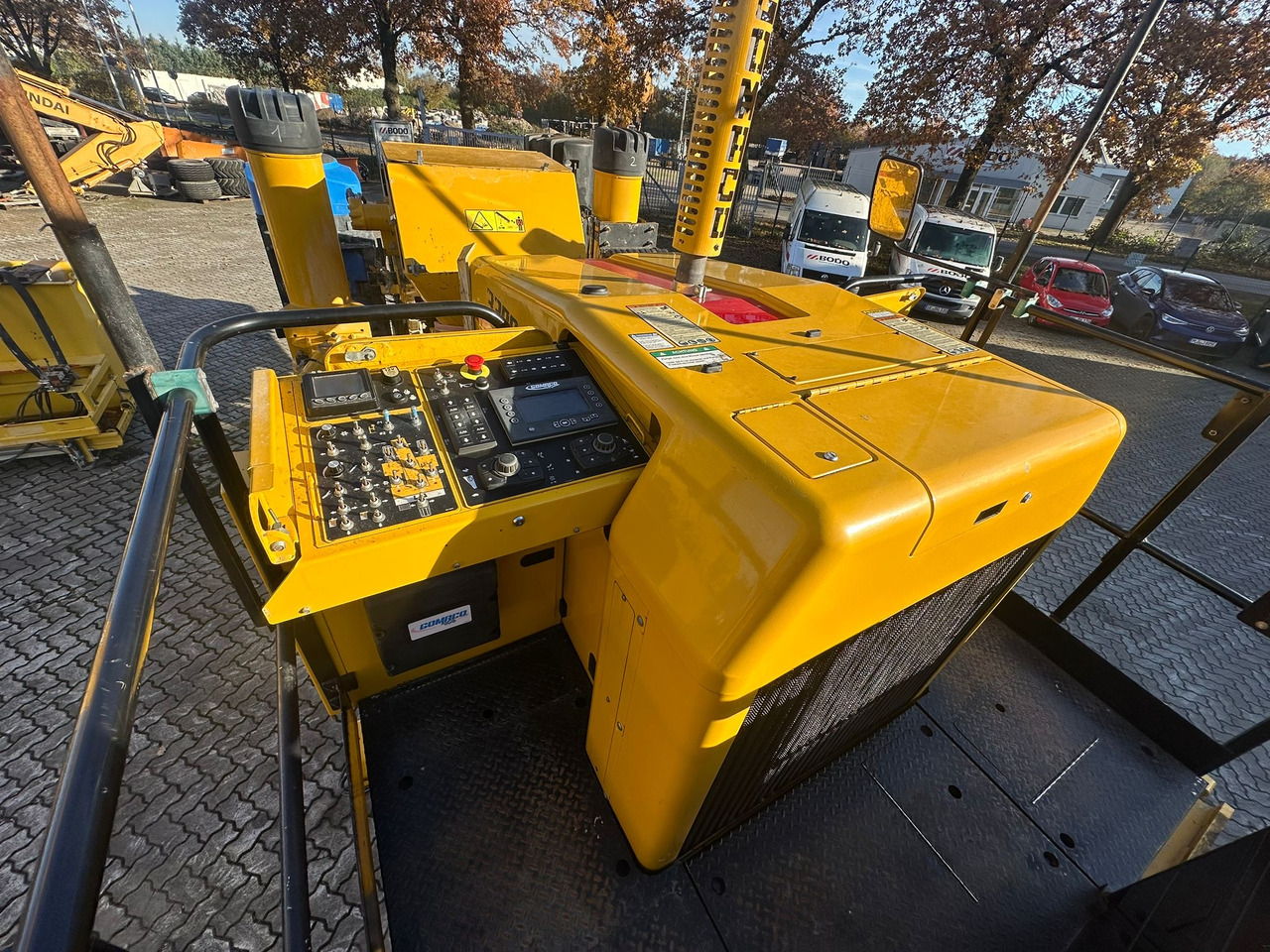 GOMACO 3300 - Máy trải bê tông xi măng: hình 5 GOMACO 3300 - Máy trải bê tông xi măng: hình 5