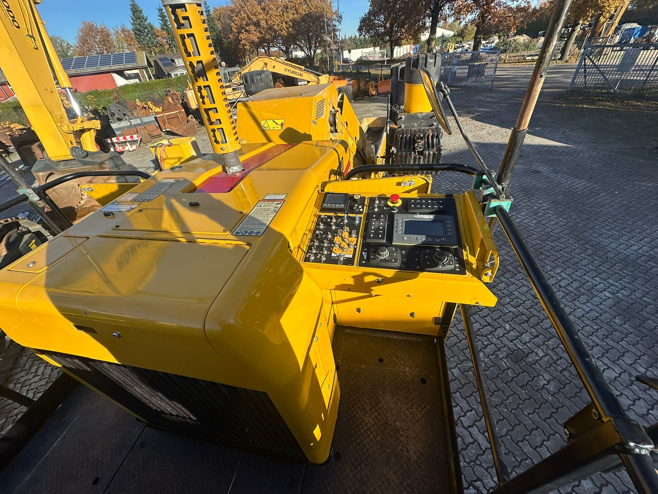 GOMACO 3300 - Máy trải bê tông xi măng: hình 3 GOMACO 3300 - Máy trải bê tông xi măng: hình 3