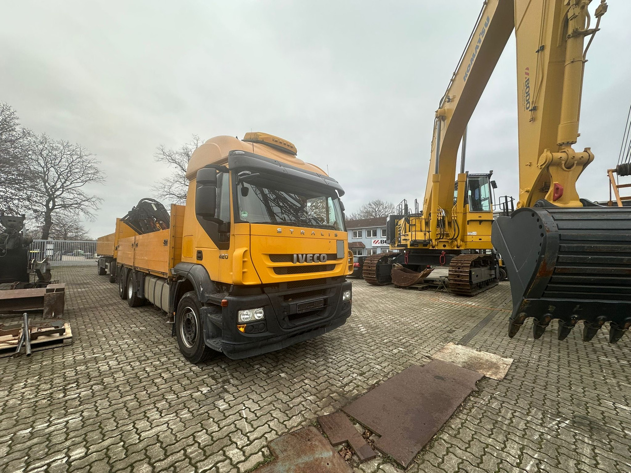 IVECO STRALIS 420 truck open box with TEREX loading crane 290.2E-A3 - Xe tải nâng móc, Xe cẩu tự hành: hình 1 IVECO STRALIS 420 truck open box with TEREX loading crane 290.2E-A3 - Xe tải nâng móc, Xe cẩu tự hành: hình 1