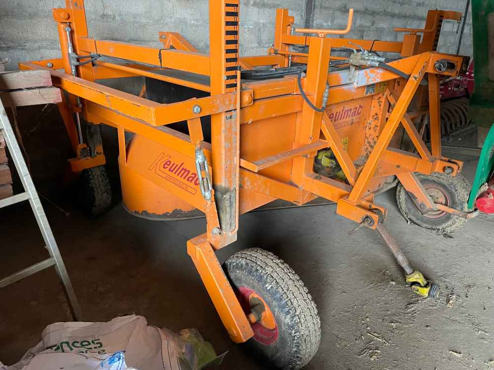 Keulmac ONION TOPPER - Máy thu hoạch nho: hình 1 Keulmac ONION TOPPER - Máy thu hoạch nho: hình 1