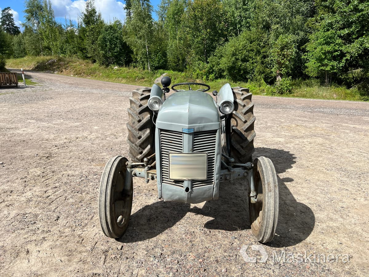 Ferguson TEA 20B Traktor Ferguson Grålle TEA 20B - Máy cày: hình 2 Ferguson TEA 20B Traktor Ferguson Grålle TEA 20B - Máy cày: hình 2
