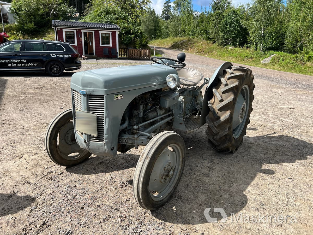 Ferguson TEA 20B Traktor Ferguson Grålle TEA 20B - Máy cày: hình 1 Ferguson TEA 20B Traktor Ferguson Grålle TEA 20B - Máy cày: hình 1