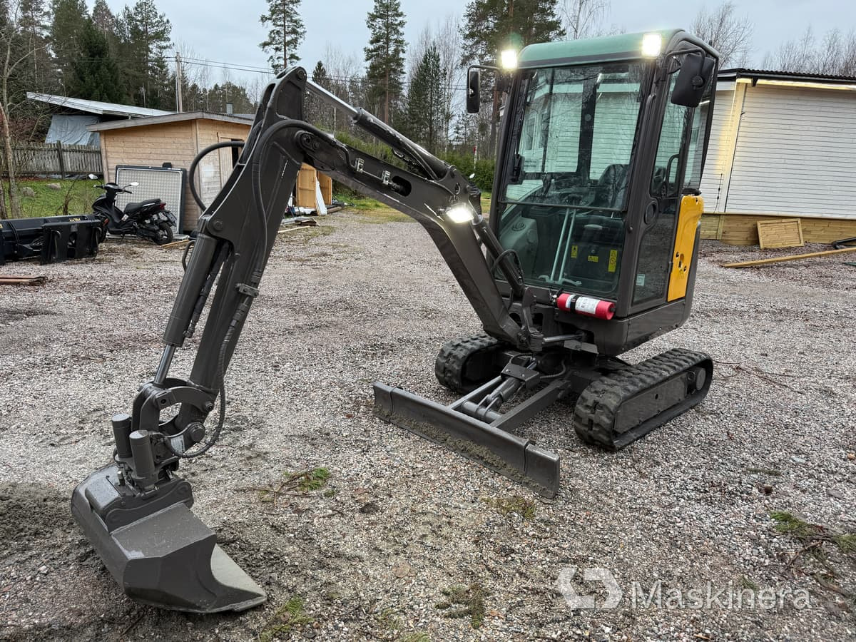 Grävmaskin Volvo EC18C med redskap - Máy xúc bánh xích: hình 1 Grävmaskin Volvo EC18C med redskap - Máy xúc bánh xích: hình 1