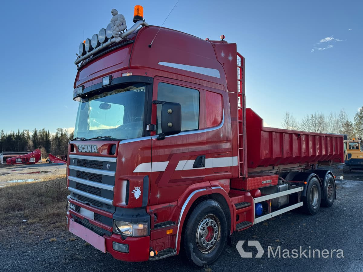 Lastväxlare Scania R144 6X2 med tre flak - Xe tải nâng móc: hình 1 Lastväxlare Scania R144 6X2 med tre flak - Xe tải nâng móc: hình 1