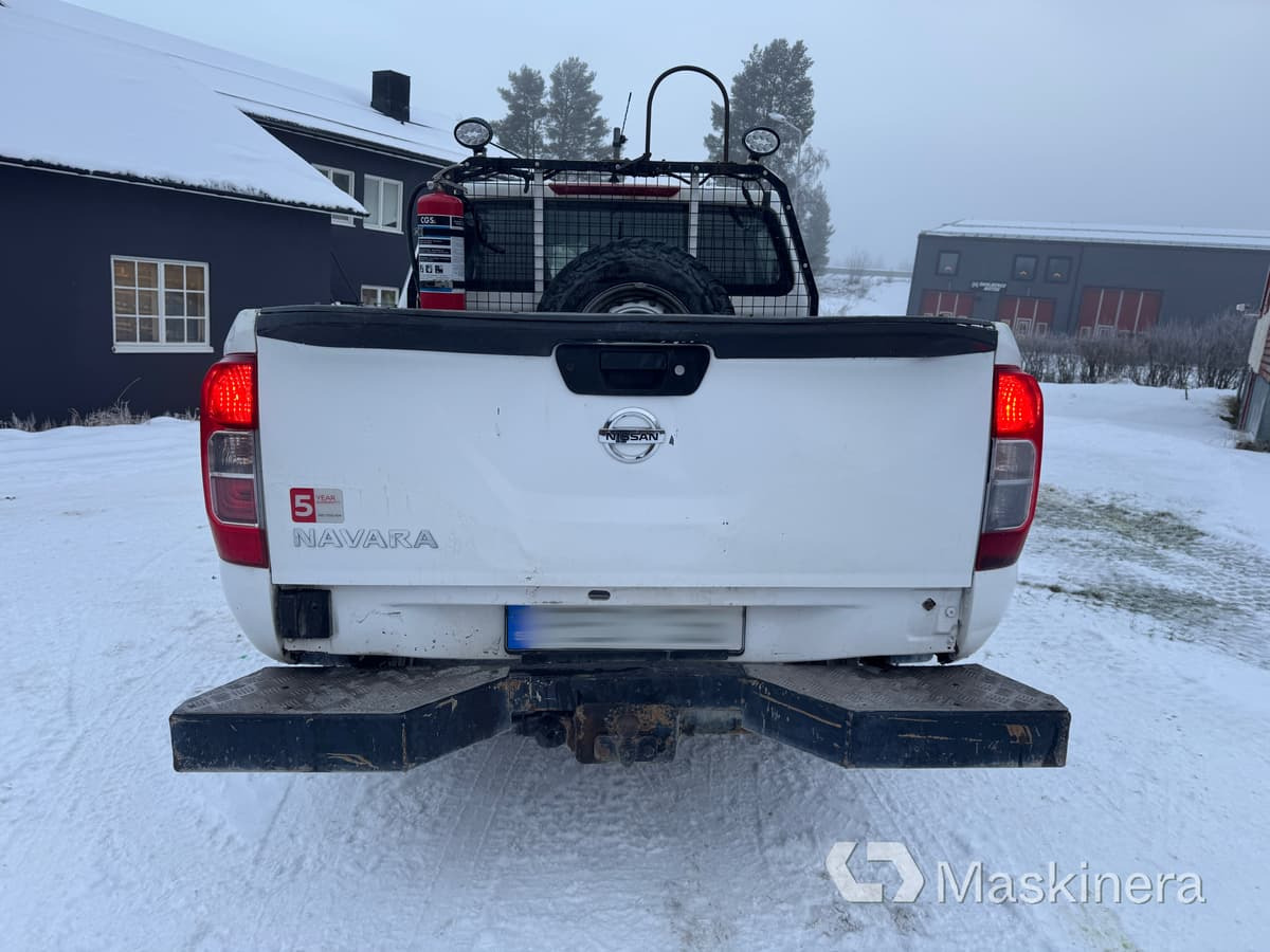 Pickup Nissan Navara med dubbelhytt - Xe van nhỏ gọn: hình 4 Pickup Nissan Navara med dubbelhytt - Xe van nhỏ gọn: hình 4