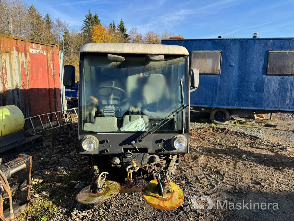 Sopmaskin Johnston Compact 142A 101T (Rep. objekt) - Xe quét đường: hình 2 Sopmaskin Johnston Compact 142A 101T (Rep. objekt) - Xe quét đường: hình 2