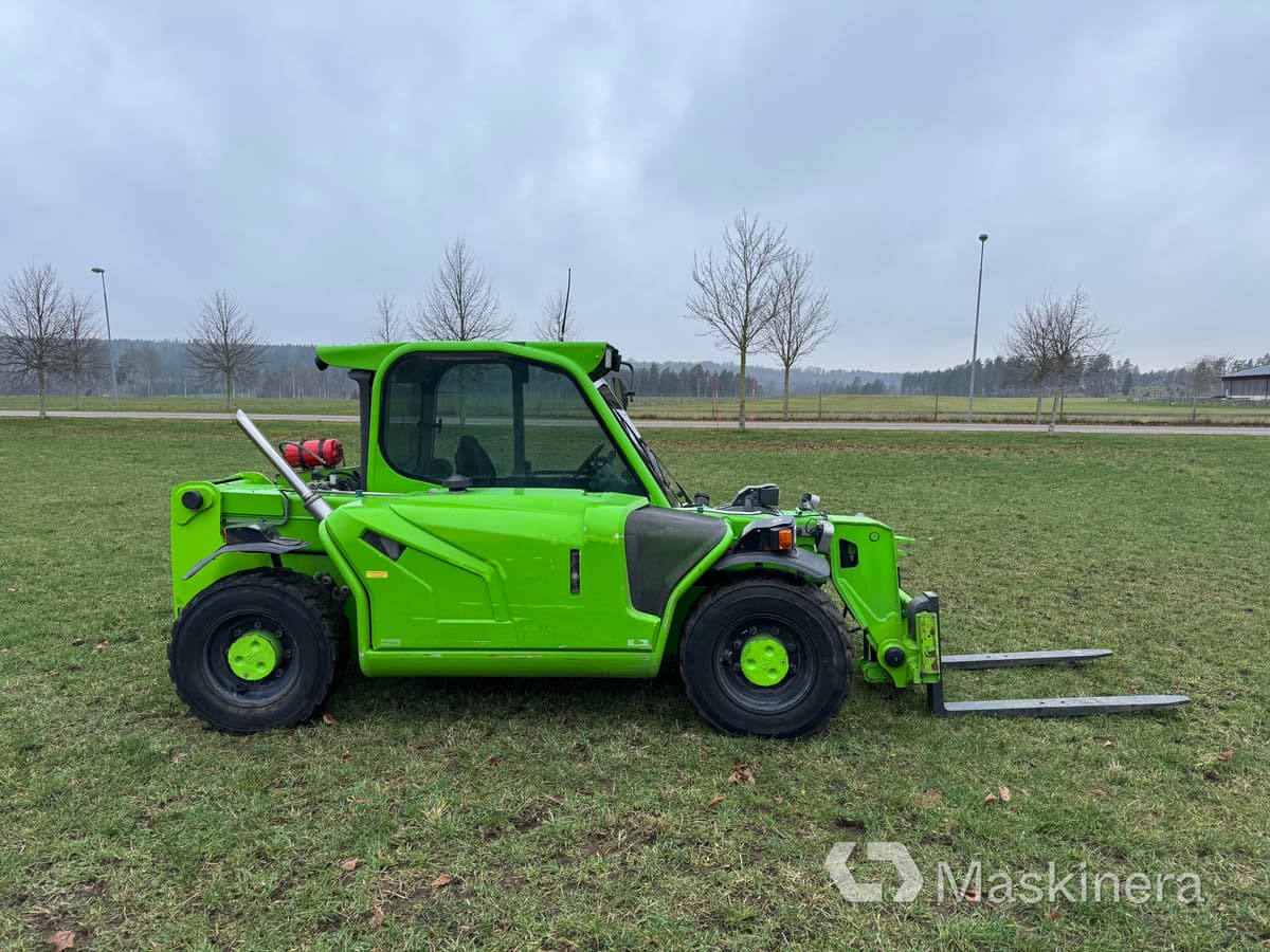 Teleskoplastare Merlo P25.6 med pallgafflar - Xe nhấc hình viễn vọng kính: hình 4 Teleskoplastare Merlo P25.6 med pallgafflar - Xe nhấc hình viễn vọng kính: hình 4