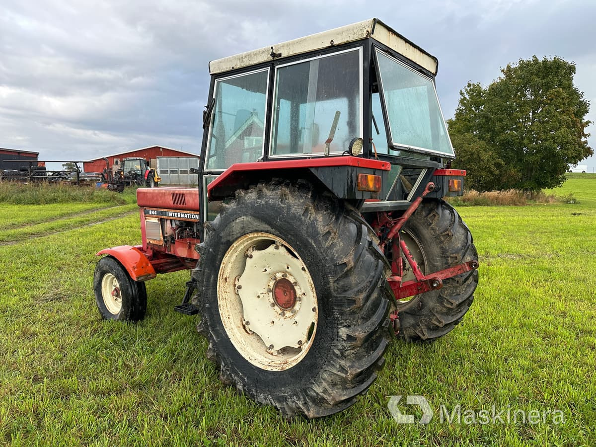Traktor International 844 - Máy cày: hình 3 Traktor International 844 - Máy cày: hình 3