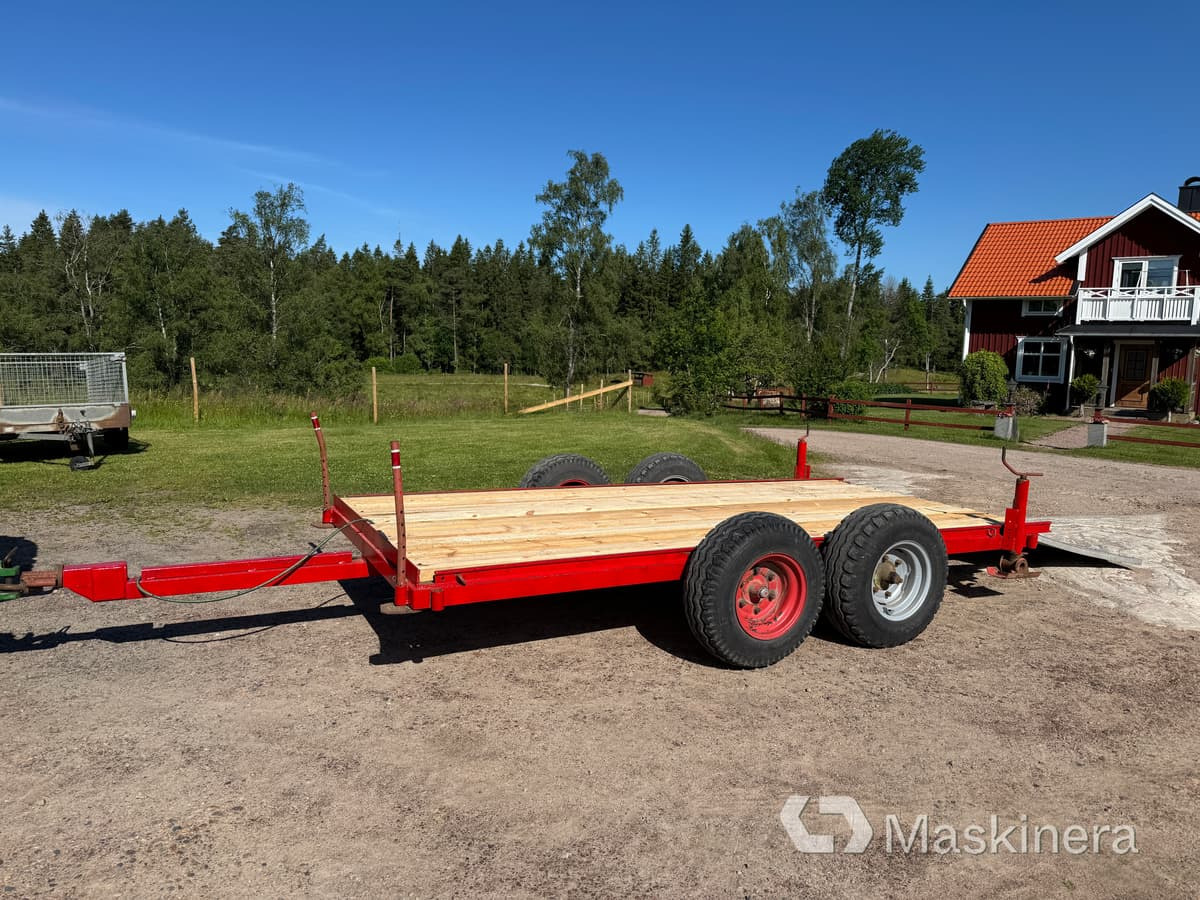 Traktordragen Maskintrailer 2-axlad - Rơ moóc thùng thấp: hình 1 Traktordragen Maskintrailer 2-axlad - Rơ moóc thùng thấp: hình 1