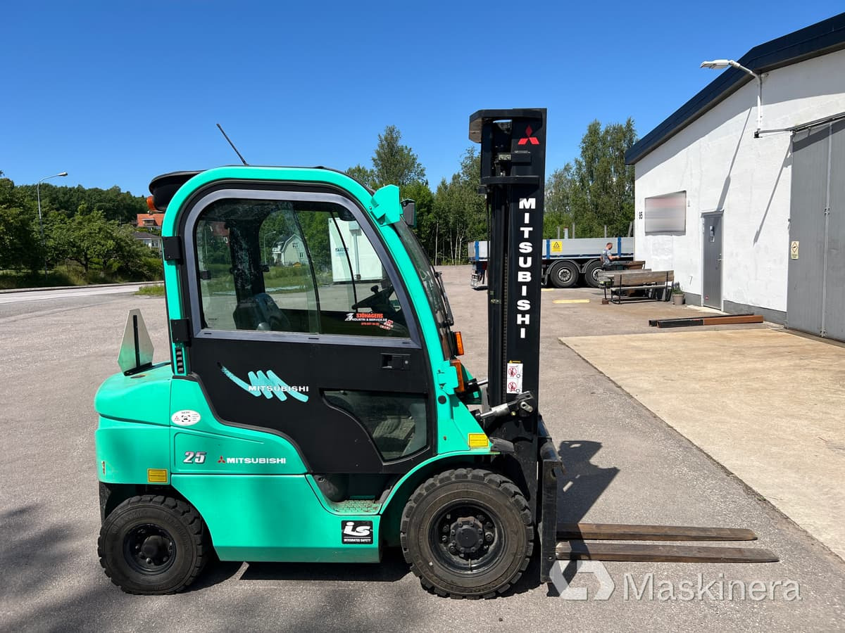 Truck Mitsubishi FD25N - Xe nâng diesel: hình 4 Truck Mitsubishi FD25N - Xe nâng diesel: hình 4