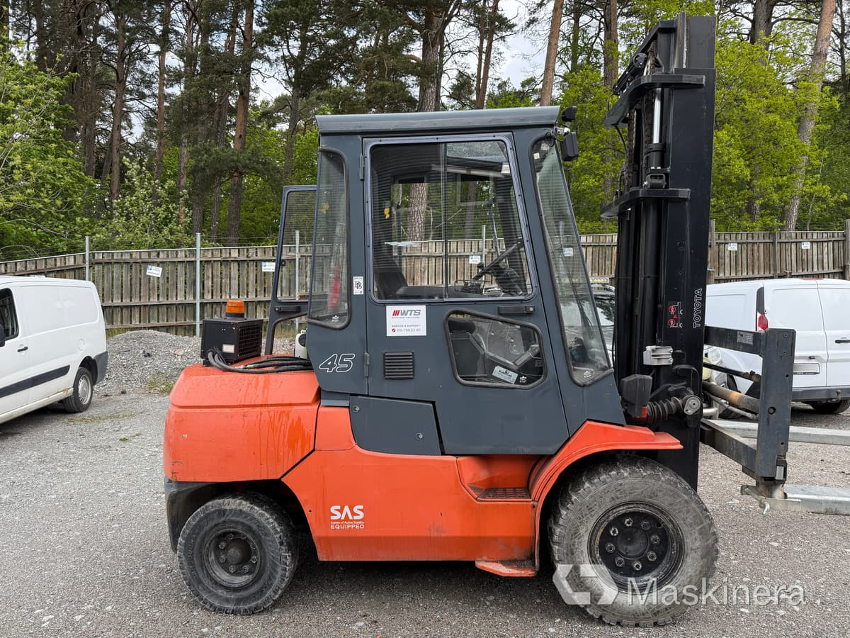Truck Toyota 7FD45 - Xe nâng diesel: hình 4 Truck Toyota 7FD45 - Xe nâng diesel: hình 4