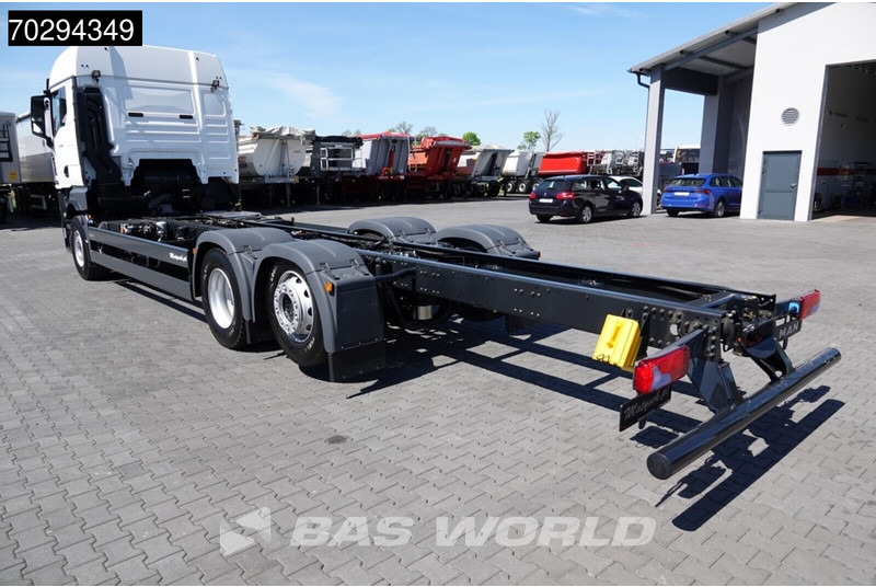 MAN TGX 26.520 TGX 6X2 Lift-Steering Axle Euro 6 - Xe tải khung gầm: hình 2 MAN TGX 26.520 TGX 6X2 Lift-Steering Axle Euro 6 - Xe tải khung gầm: hình 2