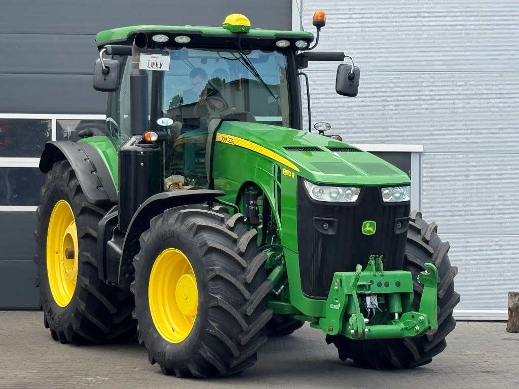 John Deere 8310 R - Máy cày: hình 1 John Deere 8310 R - Máy cày: hình 1