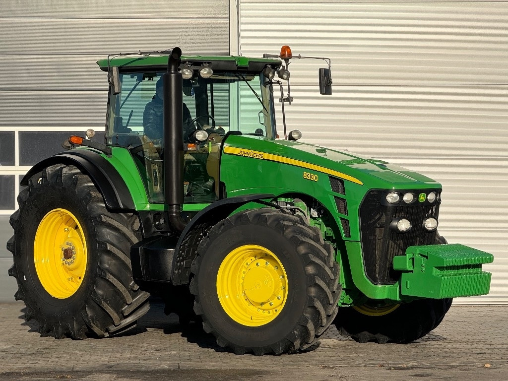 John Deere 8330 AutoPower - Máy cày: hình 1 John Deere 8330 AutoPower - Máy cày: hình 1