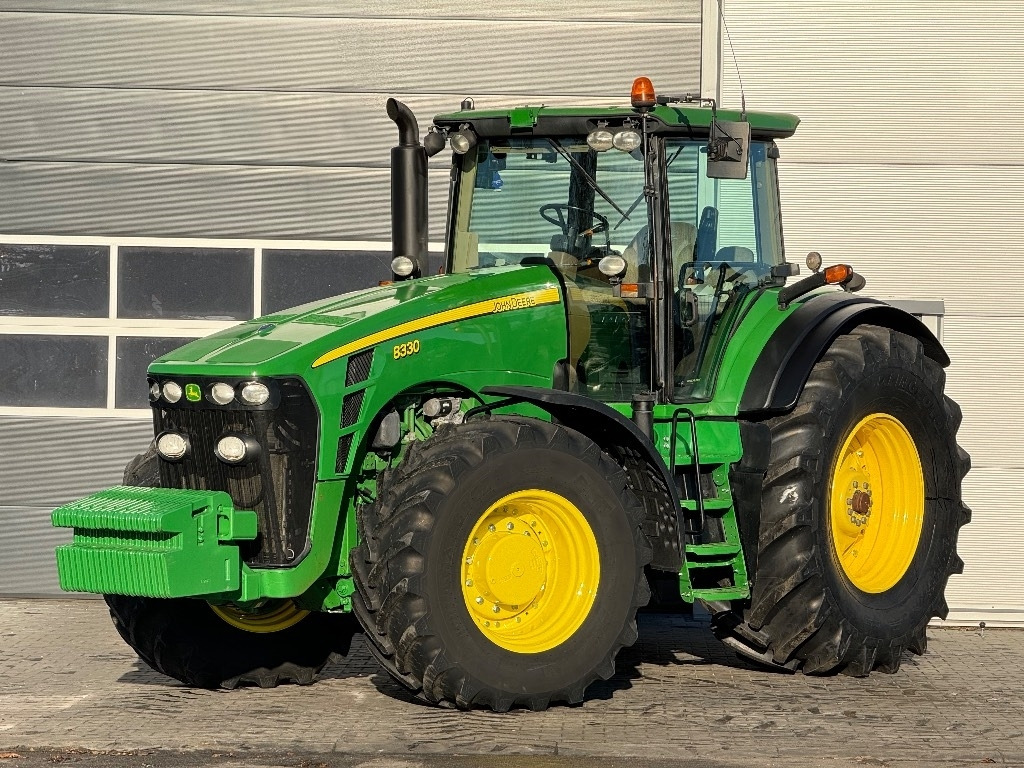 John Deere 8330 AutoPower - Máy cày: hình 2 John Deere 8330 AutoPower - Máy cày: hình 2