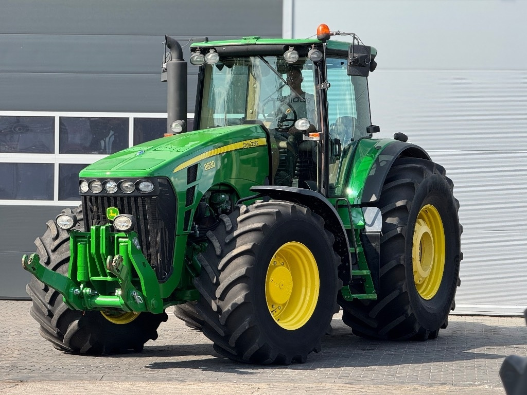John Deere 8530 AutoPower - Máy cày: hình 2 John Deere 8530 AutoPower - Máy cày: hình 2