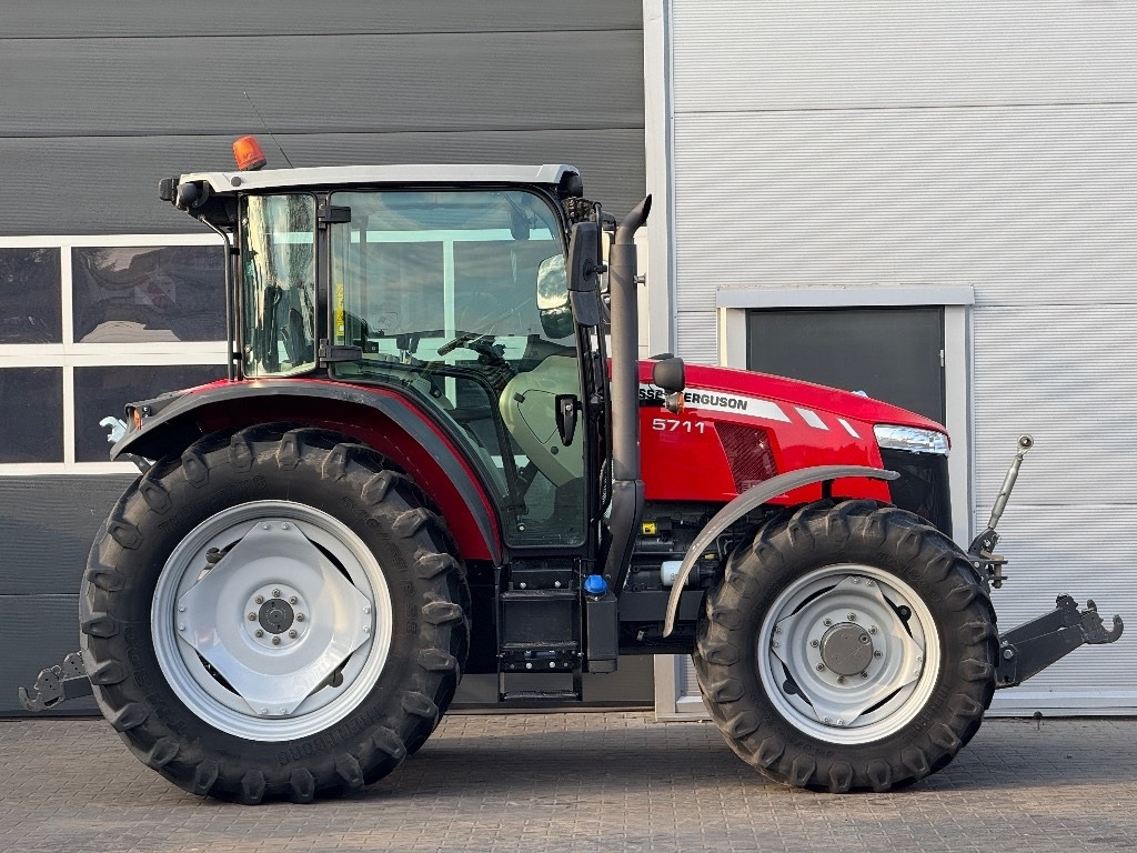 Massey Ferguson 5711 - Máy cày: hình 5 Massey Ferguson 5711 - Máy cày: hình 5