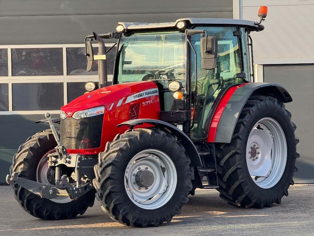 Massey Ferguson 5711 - Máy cày: hình 4 Massey Ferguson 5711 - Máy cày: hình 4