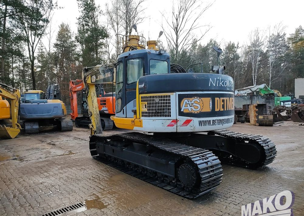 Komatsu PC228USLC-3 - Máy xúc bánh xích: hình 2 Komatsu PC228USLC-3 - Máy xúc bánh xích: hình 2