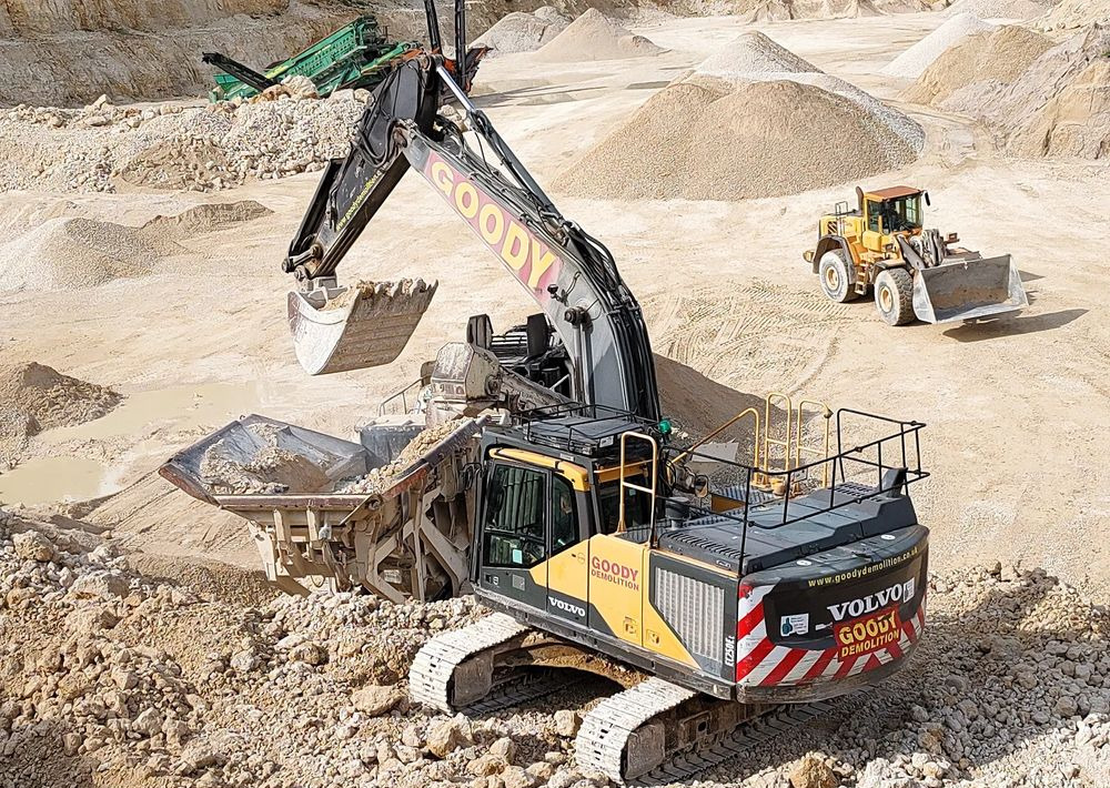 Volvo EC 250 EL - Máy xúc bánh xích: hình 3 Volvo EC 250 EL - Máy xúc bánh xích: hình 3