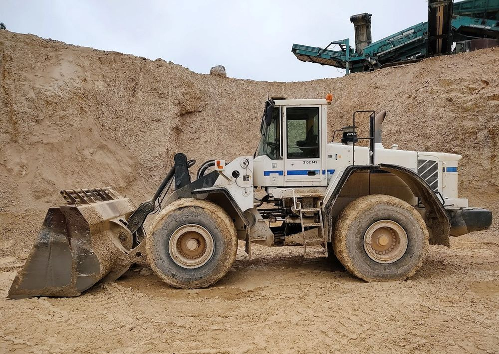 Volvo L180E - Máy xúc lật bánh lốp: hình 2 Volvo L180E - Máy xúc lật bánh lốp: hình 2