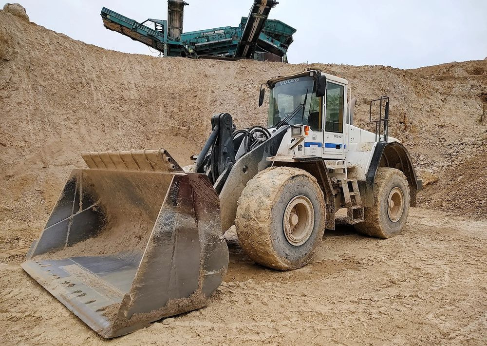 Volvo L180E - Máy xúc lật bánh lốp: hình 1 Volvo L180E - Máy xúc lật bánh lốp: hình 1