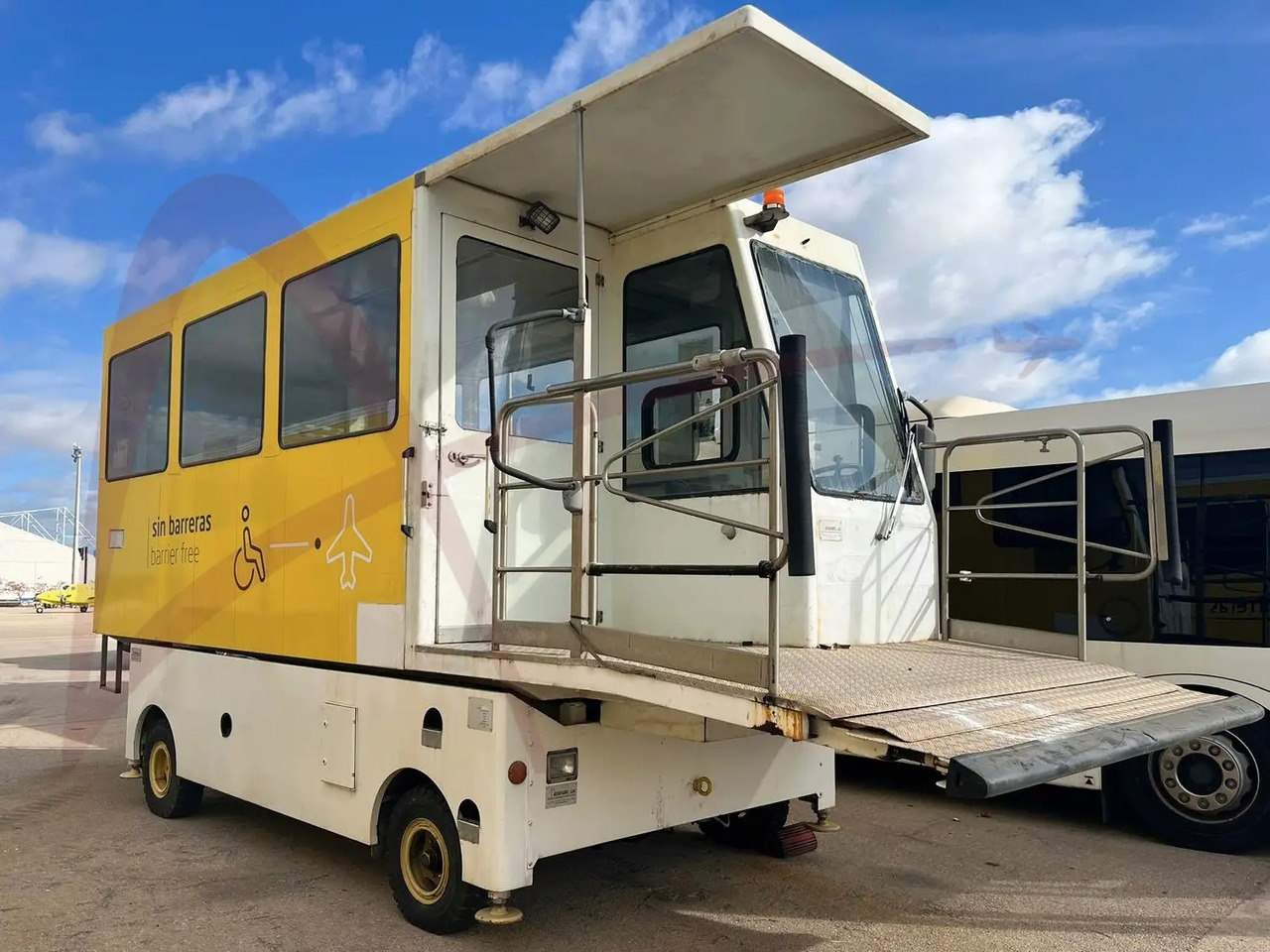 AEROFABRIL 6C-4M-ALT.6 - Ambulift: hình 1 AEROFABRIL 6C-4M-ALT.6 - Ambulift: hình 1
