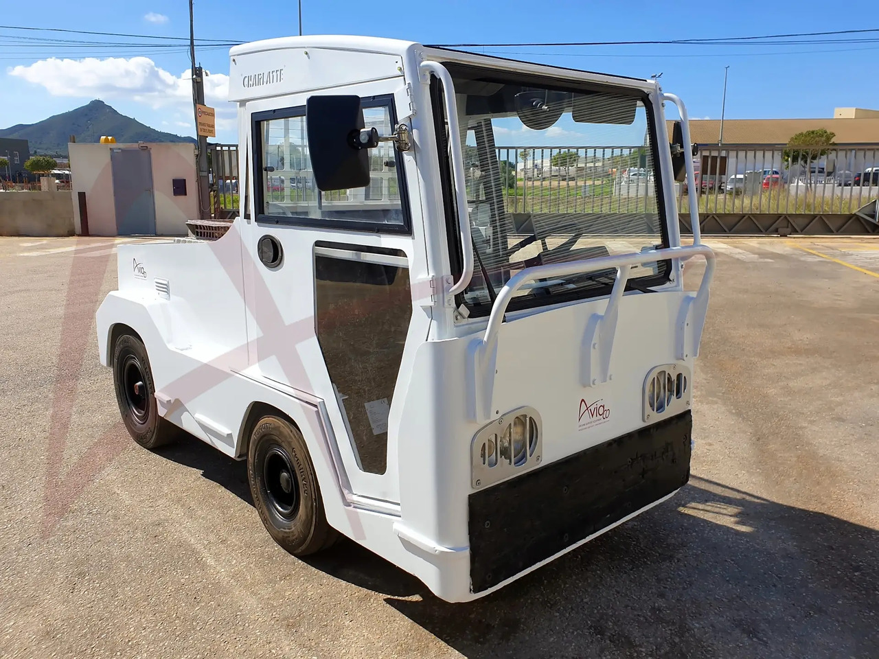 CHARLATTE TE.225 - Xe đầu kéo hành lý: hình 1 CHARLATTE TE.225 - Xe đầu kéo hành lý: hình 1