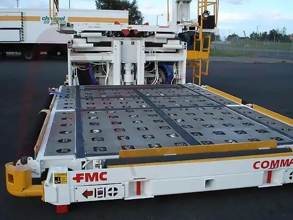 FMC COMMANDER 15S - Loader nâng hạ container/ Pallet: hình 3 FMC COMMANDER 15S - Loader nâng hạ container/ Pallet: hình 3