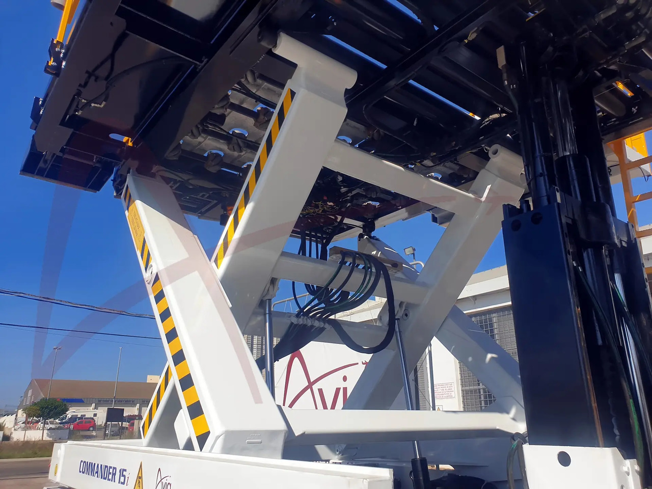 FMC COMMANDER 15iS - Loader nâng hạ container/ Pallet: hình 5 FMC COMMANDER 15iS - Loader nâng hạ container/ Pallet: hình 5
