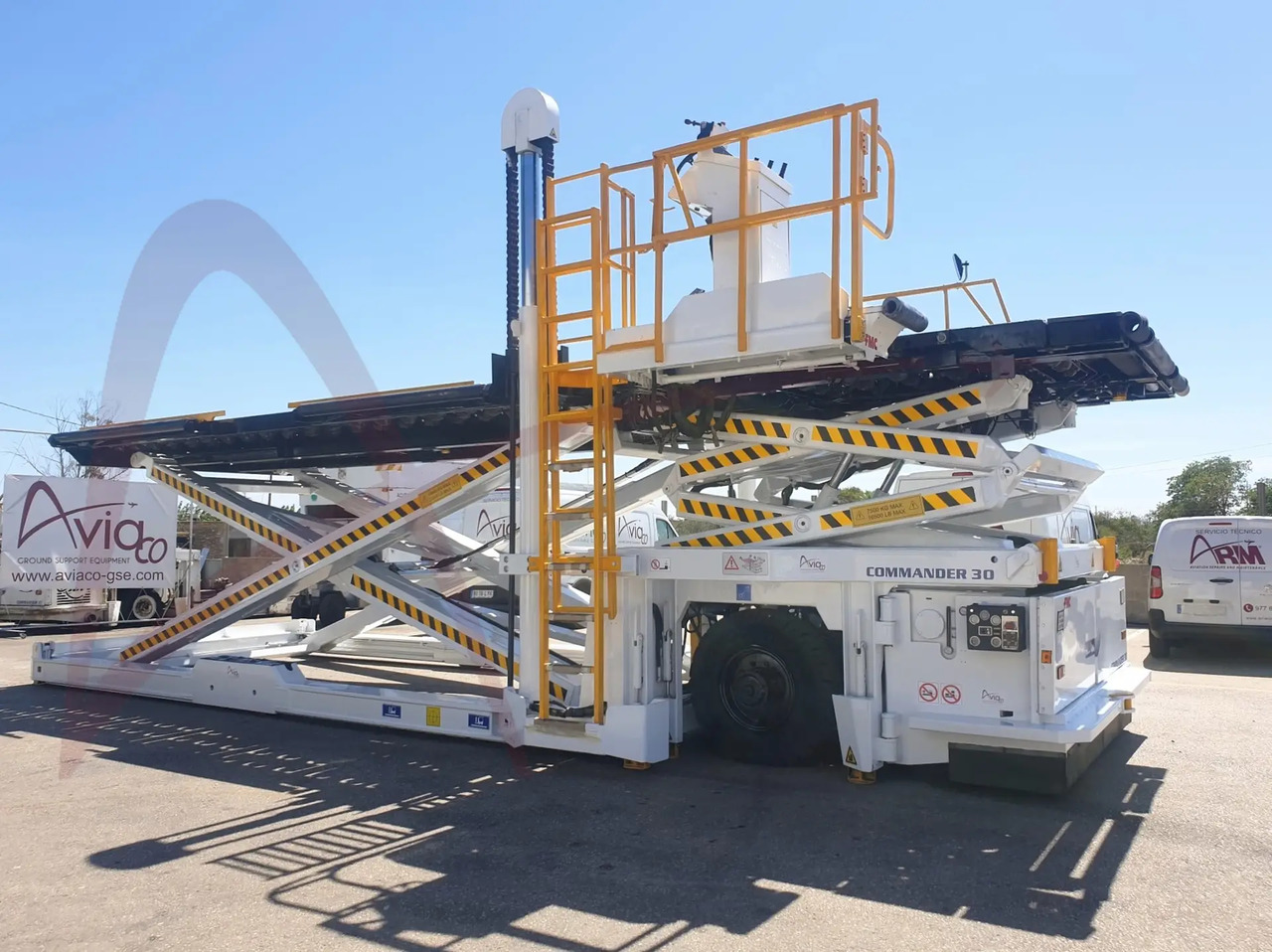 FMC COMMANDER 30 - Loader nâng hạ container/ Pallet: hình 3 FMC COMMANDER 30 - Loader nâng hạ container/ Pallet: hình 3