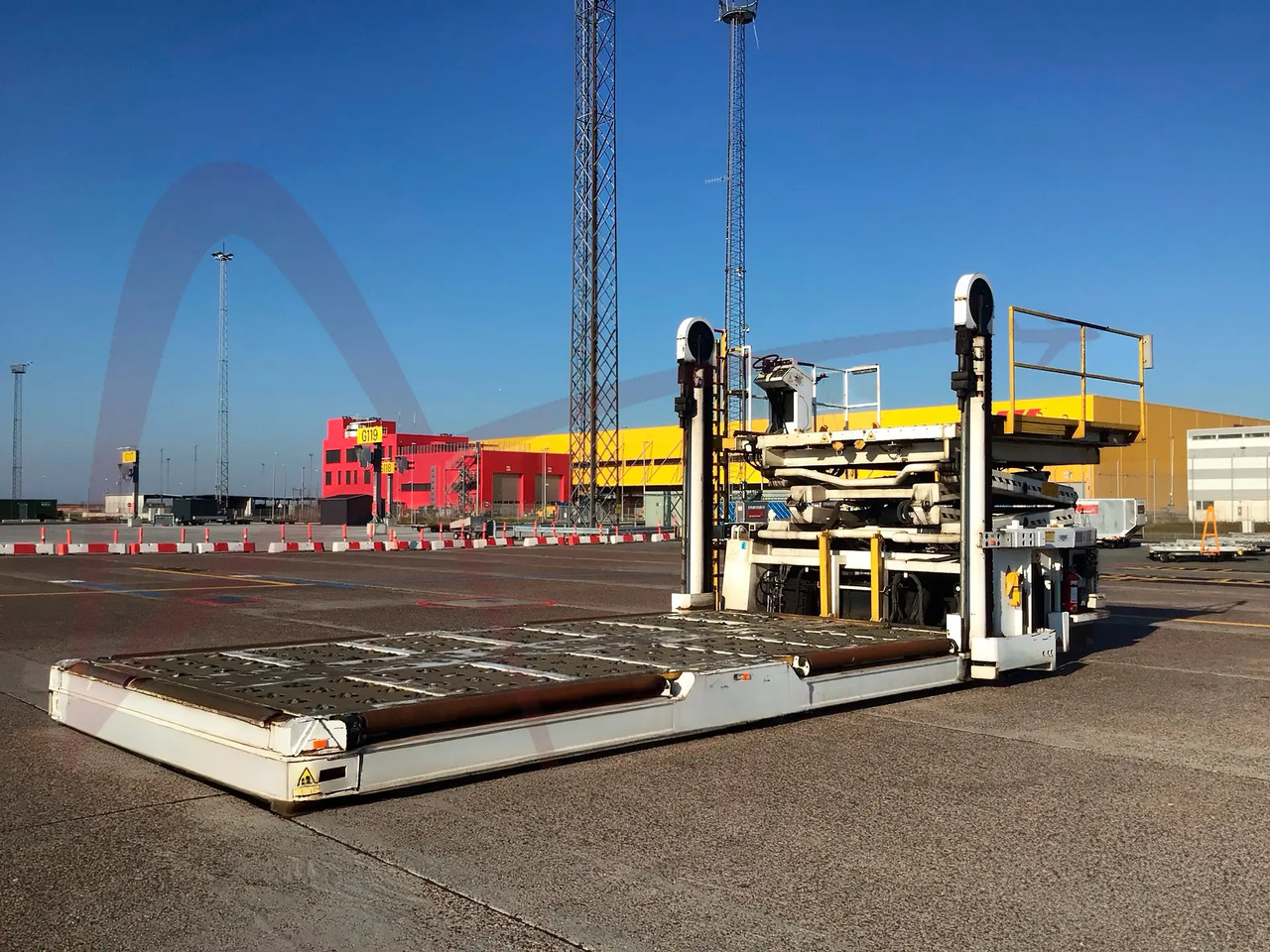 FMC COMMANDER 30H - Loader nâng hạ container/ Pallet: hình 2 FMC COMMANDER 30H - Loader nâng hạ container/ Pallet: hình 2