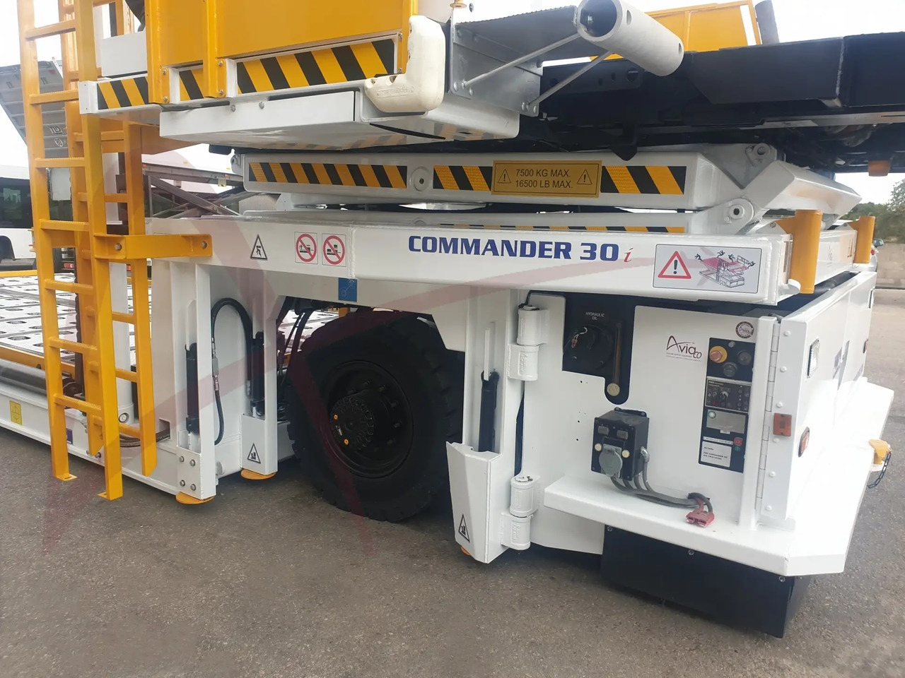 FMC COMMANDER 30i - Loader nâng hạ container/ Pallet: hình 5 FMC COMMANDER 30i - Loader nâng hạ container/ Pallet: hình 5