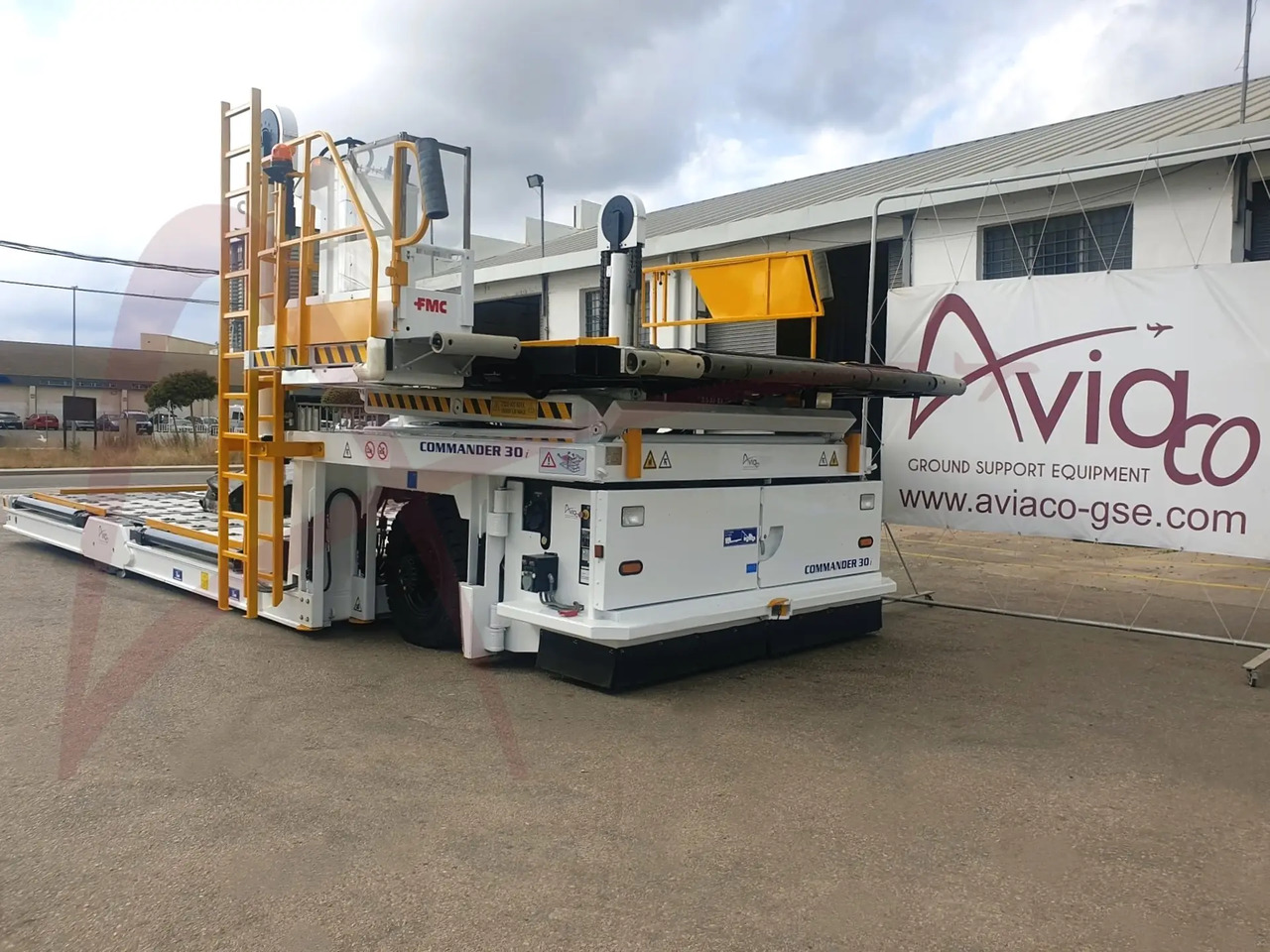 FMC COMMANDER 30i - Loader nâng hạ container/ Pallet: hình 3 FMC COMMANDER 30i - Loader nâng hạ container/ Pallet: hình 3