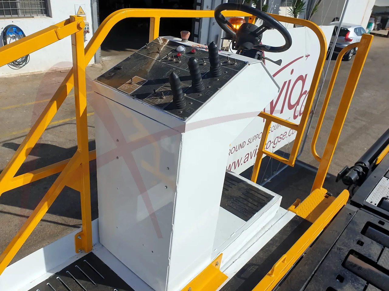 JBT AEROTECH COMMANDER 15iS - Loader nâng hạ container/ Pallet: hình 3 JBT AEROTECH COMMANDER 15iS - Loader nâng hạ container/ Pallet: hình 3