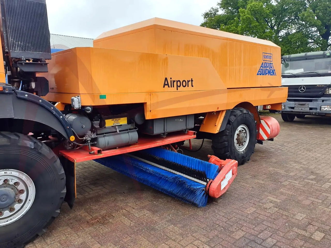 MERCEDES SCHMIDT SK2031/CJS9 - Xe quét đường: hình 3 MERCEDES SCHMIDT SK2031/CJS9 - Xe quét đường: hình 3