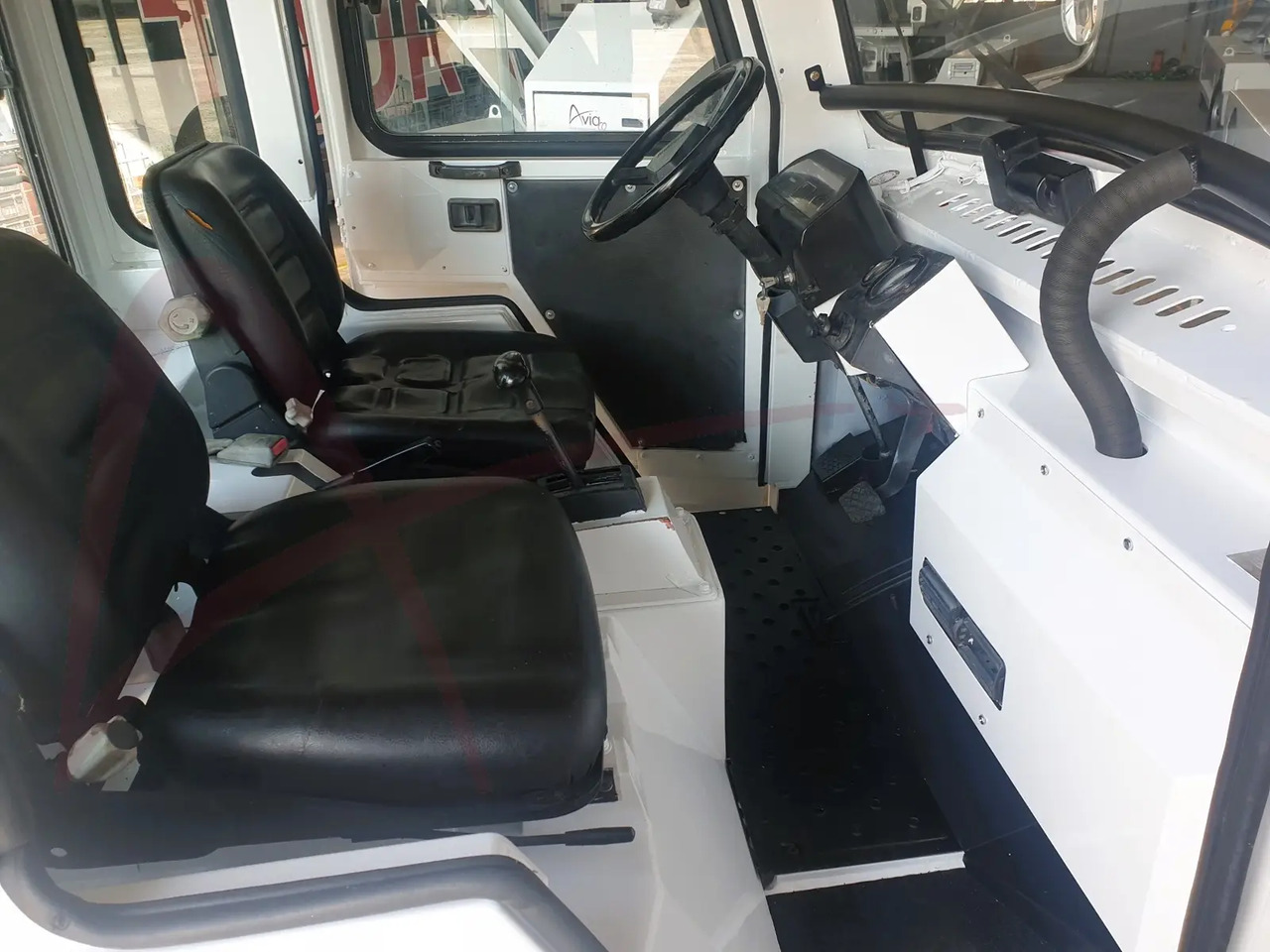 NISSAN FV02 - Xe đầu kéo hành lý: hình 5 NISSAN FV02 - Xe đầu kéo hành lý: hình 5