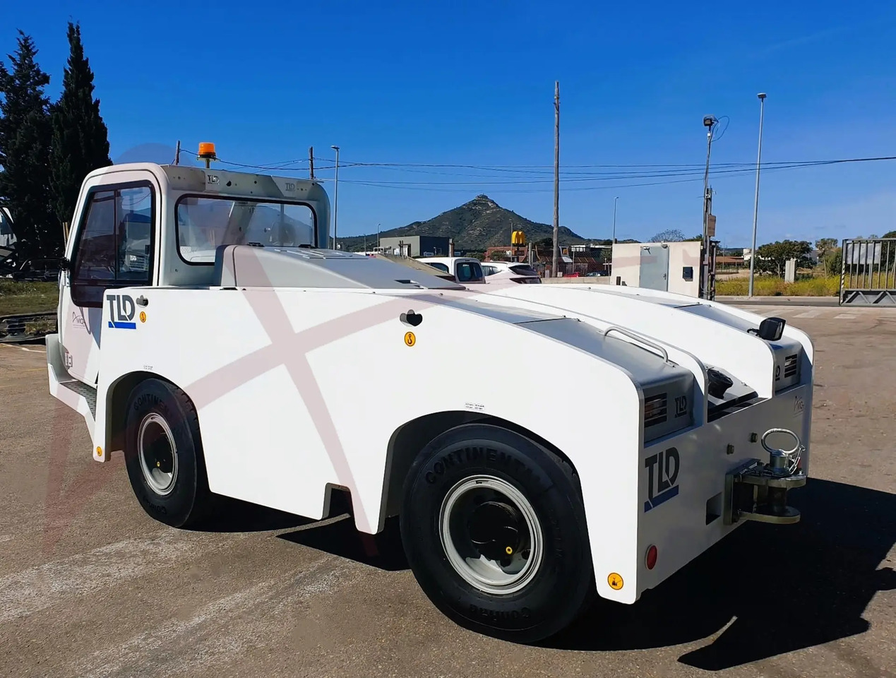 TLD TMX-150/12 - Xe đầu kéo máy bay: hình 1 TLD TMX-150/12 - Xe đầu kéo máy bay: hình 1
