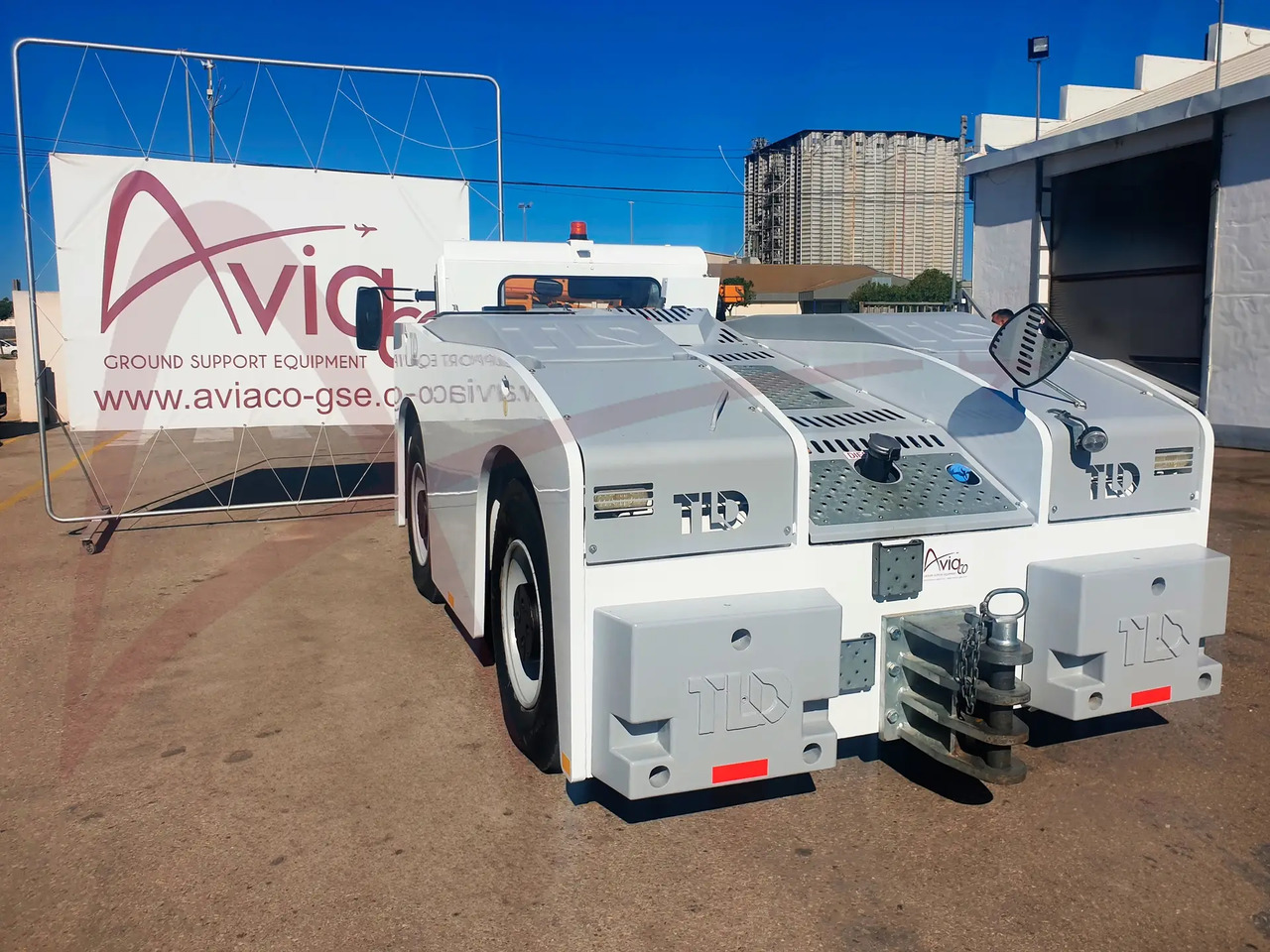 Xe đầu kéo máy bay TLD TMX 350-28: hình 7 Xe đầu kéo máy bay TLD TMX 350-28: hình 7